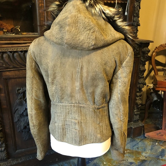 Super cute distressed Sherpa lined jacket - Picture 2 of 5